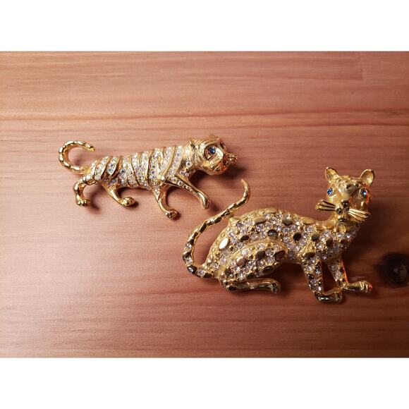 Vintage 80's Pair Gold-tone Black Enamel Leopard Tiger Pin Brooch Green Eyes - Picture 1 of 3